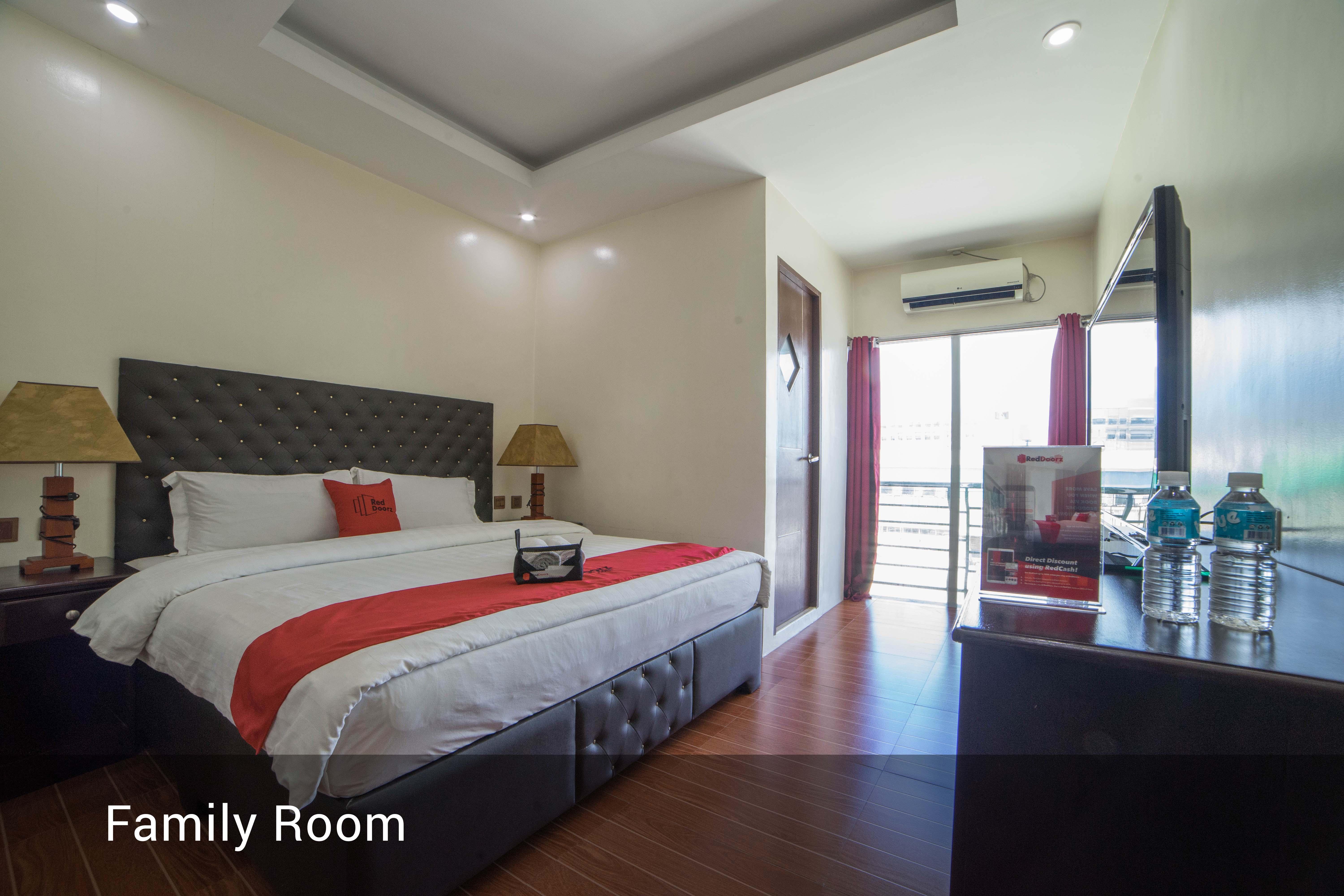 Reddoorz Plus @ Balibago Angeles City מראה חיצוני תמונה