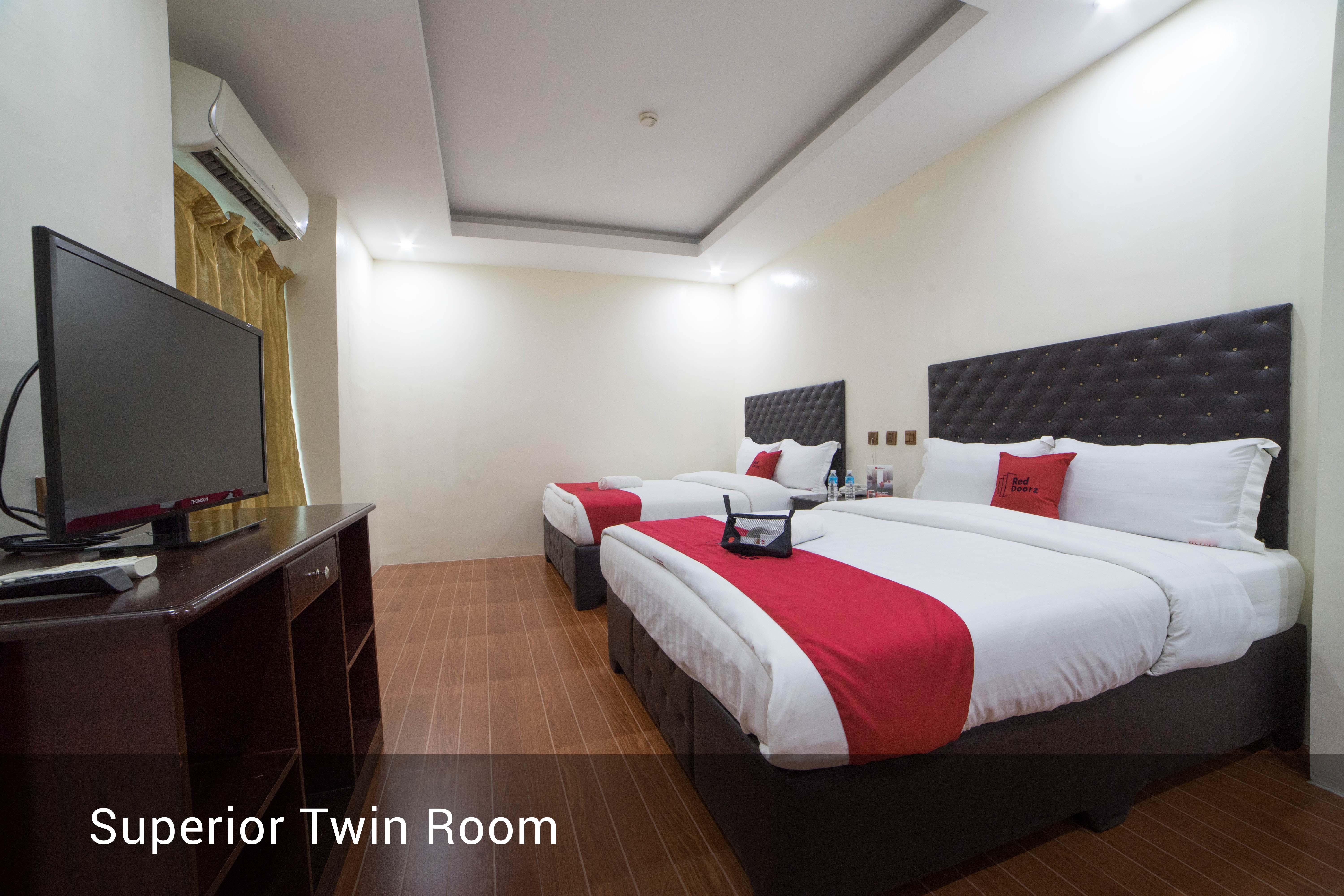 Reddoorz Plus @ Balibago Angeles City מראה חיצוני תמונה