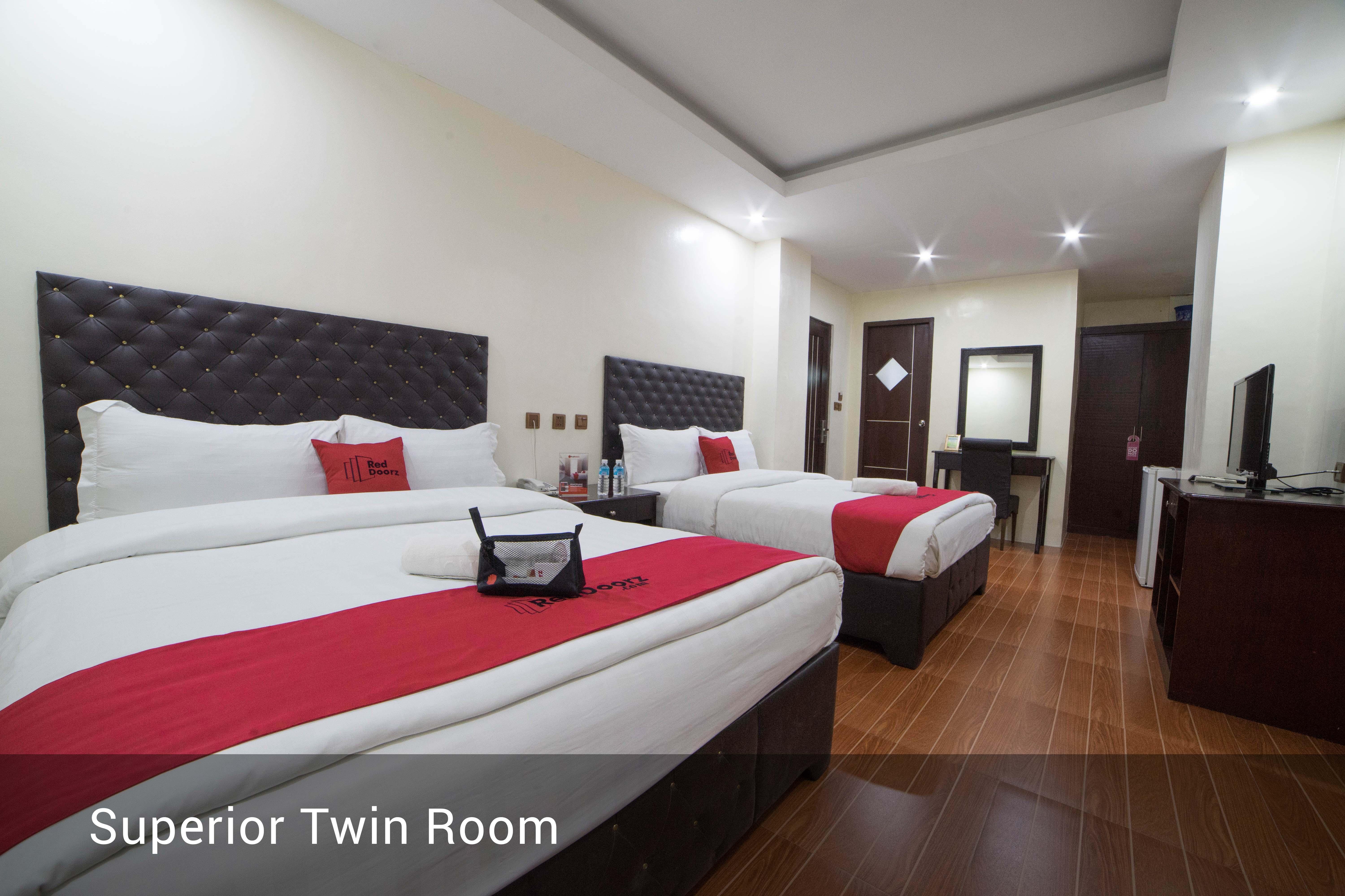 Reddoorz Plus @ Balibago Angeles City מראה חיצוני תמונה