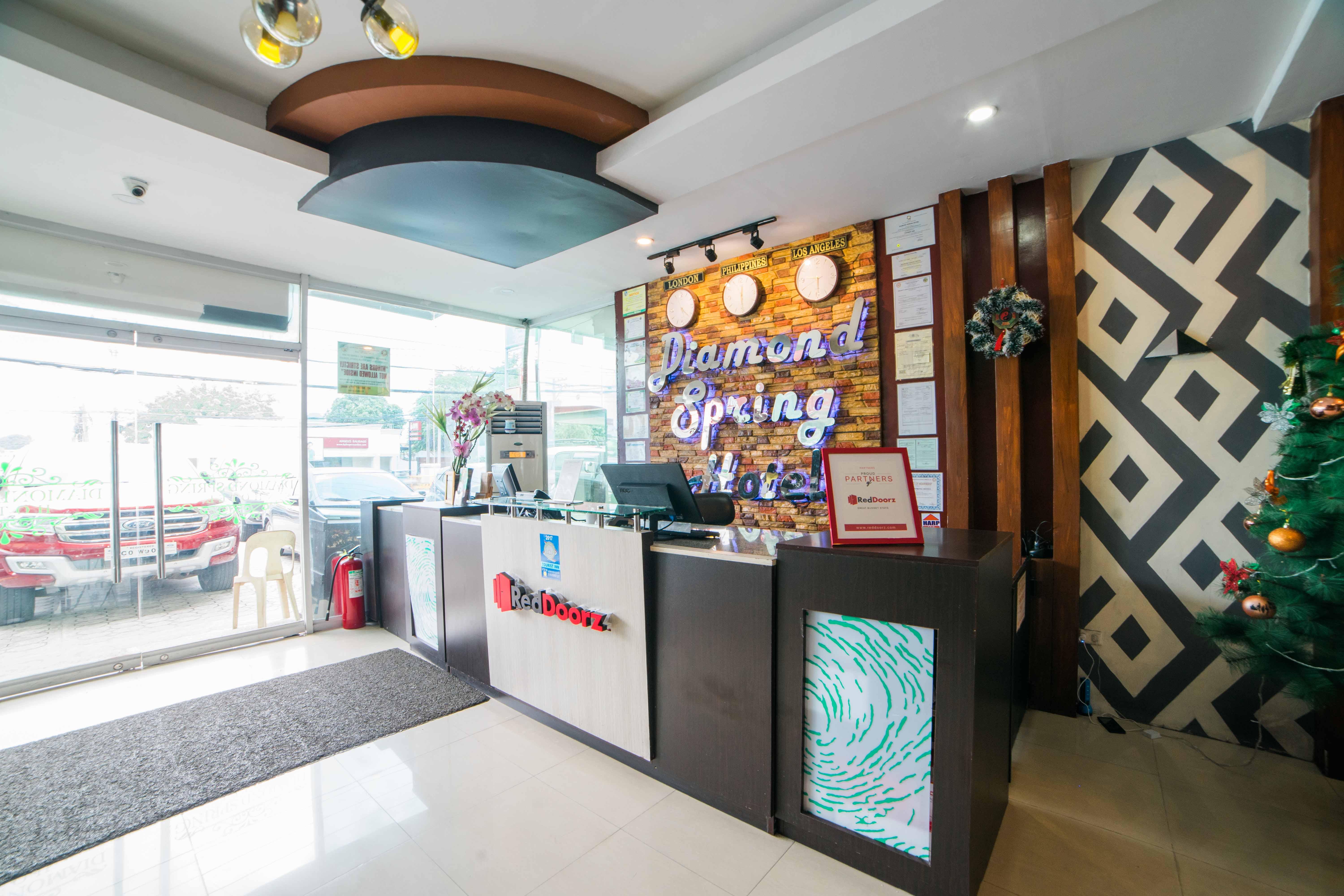 Reddoorz Plus @ Balibago Angeles City מראה חיצוני תמונה